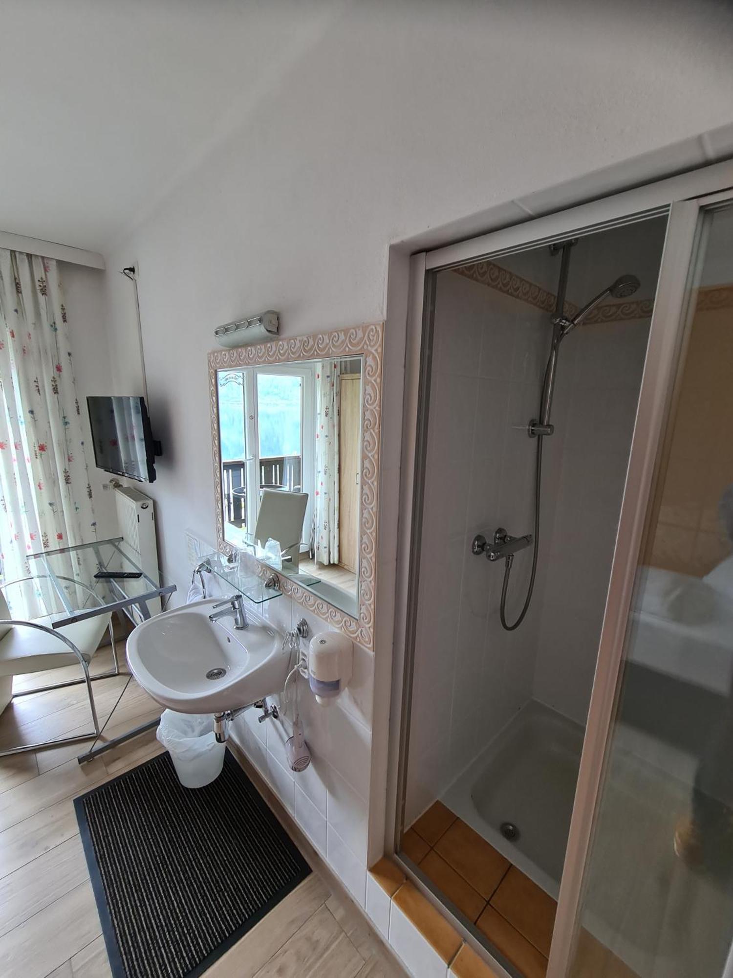 B&B Hallstatt Lake Obertraun Self Check In Buitenkant foto
